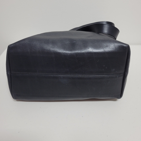 Vintage Coach Lafayette Leather Shoulder Bag #4140. - Picture 6 of 17